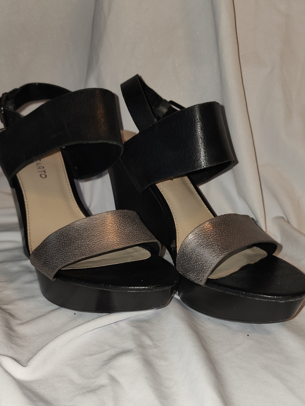 Frank Sarto Size 9.5m Women’s Black and Metallic Silver Platform Sandals